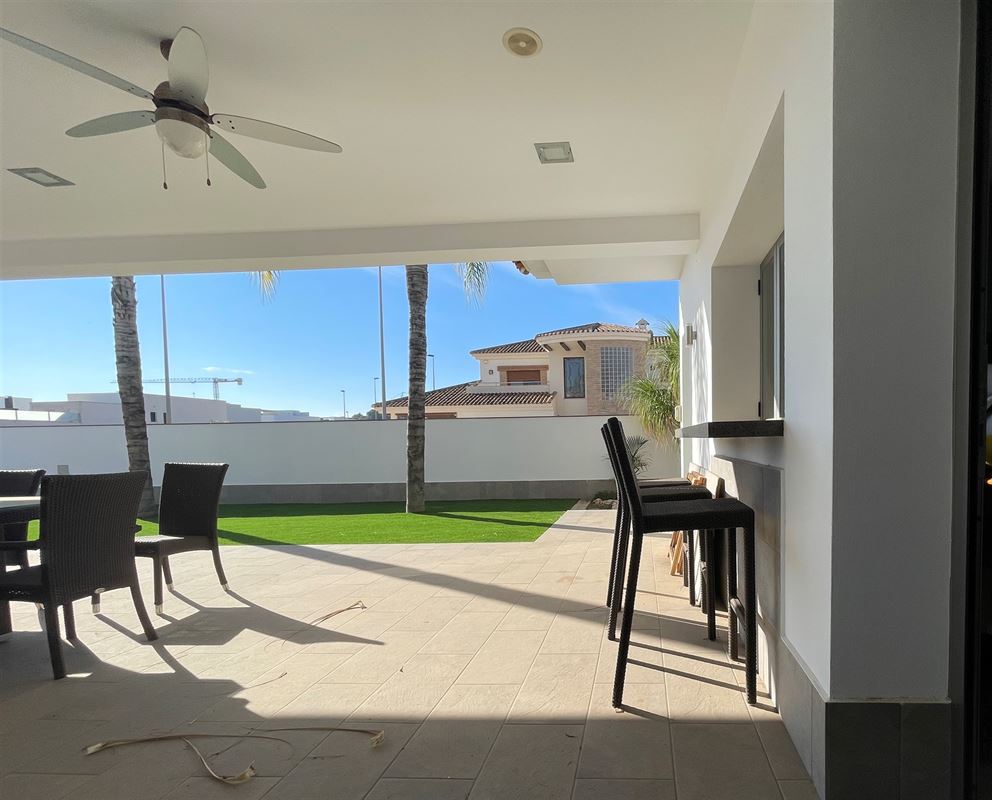 Prachtige villa met 5 slk | 6 badk | zwembad | ondergrondse garage