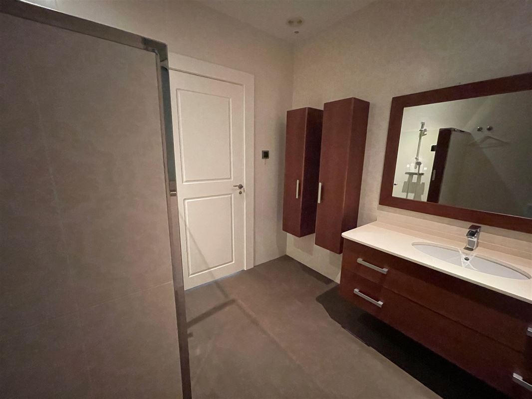 Prachtige villa met 5 slk | 6 badk | zwembad | ondergrondse garage