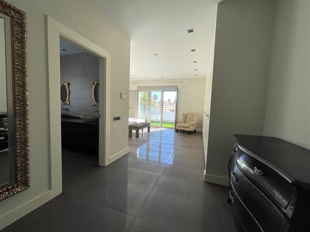 Prachtige villa met 5 slk | 6 badk | zwembad | ondergrondse garage