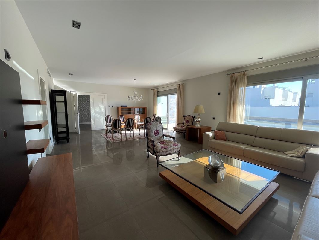 Prachtige villa met 5 slk | 6 badk | zwembad | ondergrondse garage