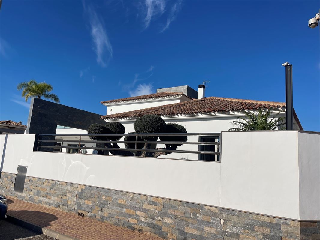 Prachtige villa met 5 slk | 6 badk | zwembad | ondergrondse garage