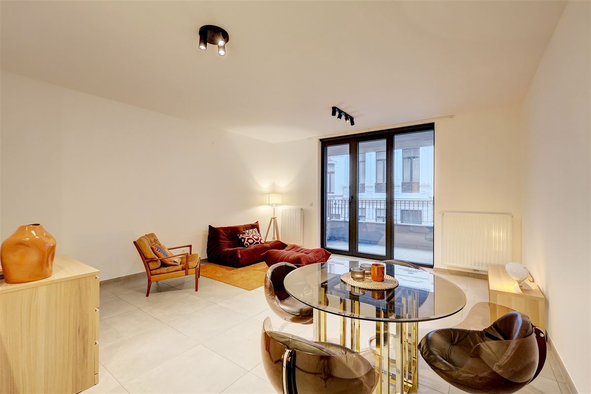 Prachtig appartement met 2 slaapkamers, terras en staanplaats