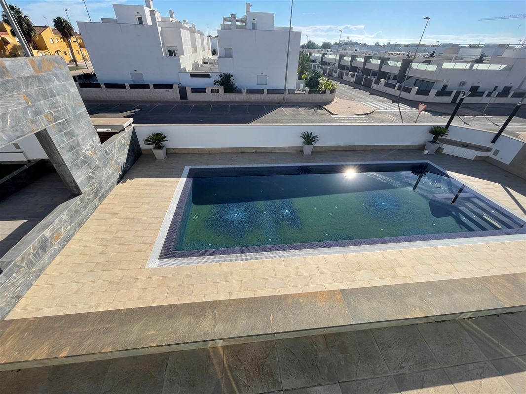 Prachtige villa met 5 slk | 6 badk | zwembad | ondergrondse garage