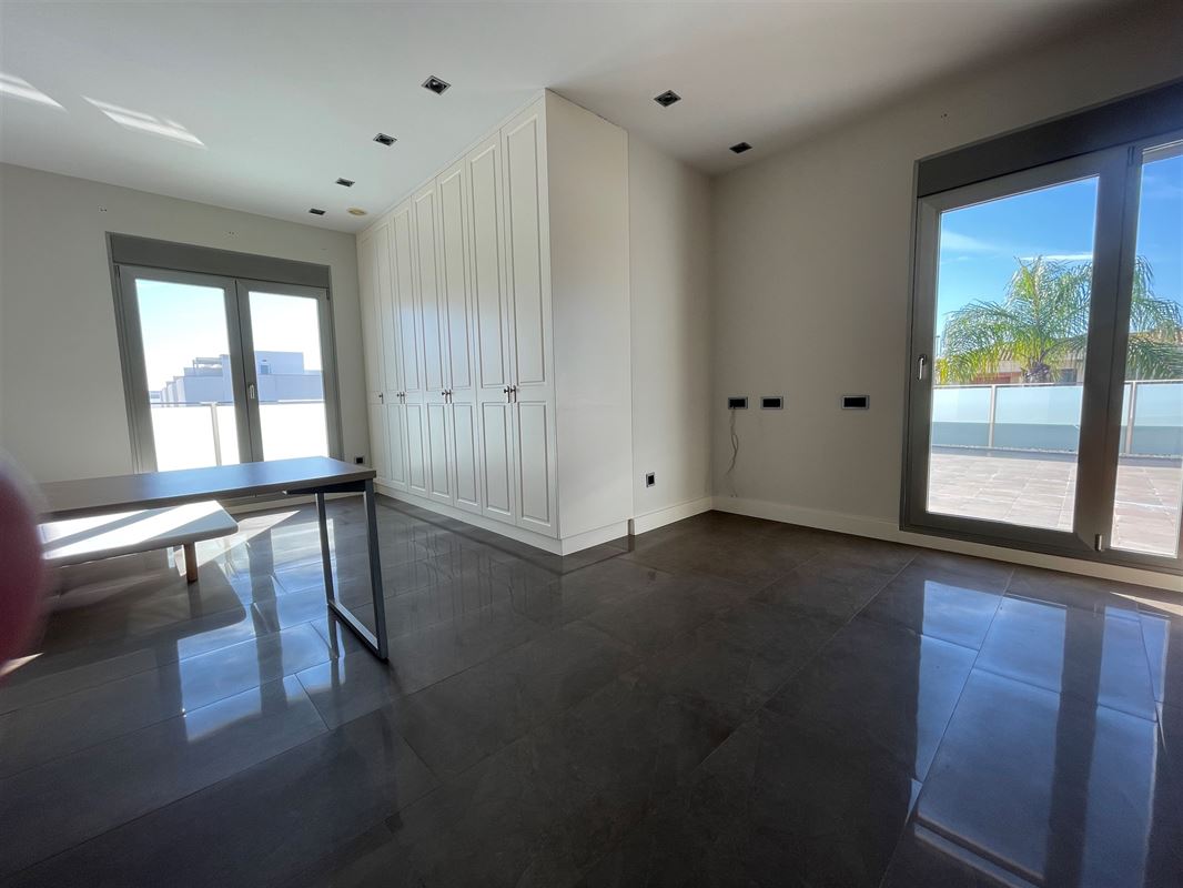 Prachtige villa met 5 slk | 6 badk | zwembad | ondergrondse garage