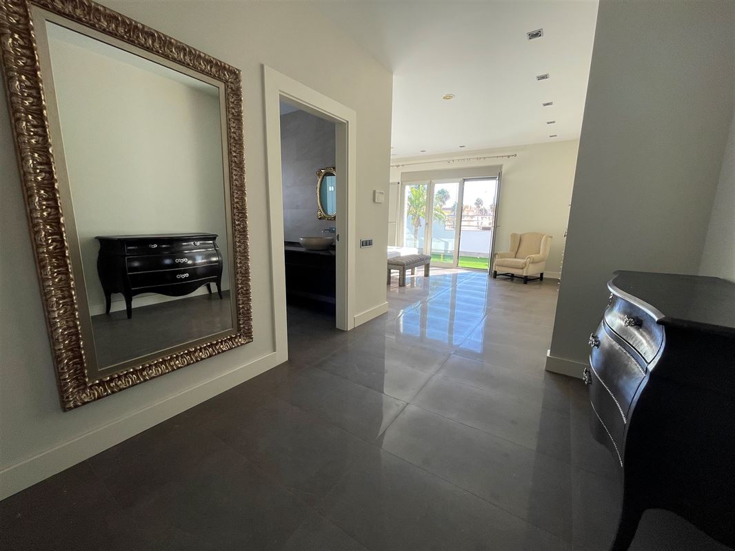 Prachtige villa met 5 slk | 6 badk | zwembad | ondergrondse garage