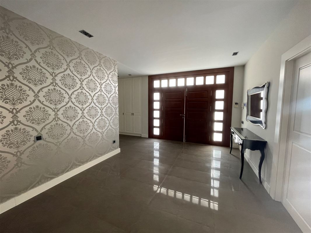 Prachtige villa met 5 slk | 6 badk | zwembad | ondergrondse garage