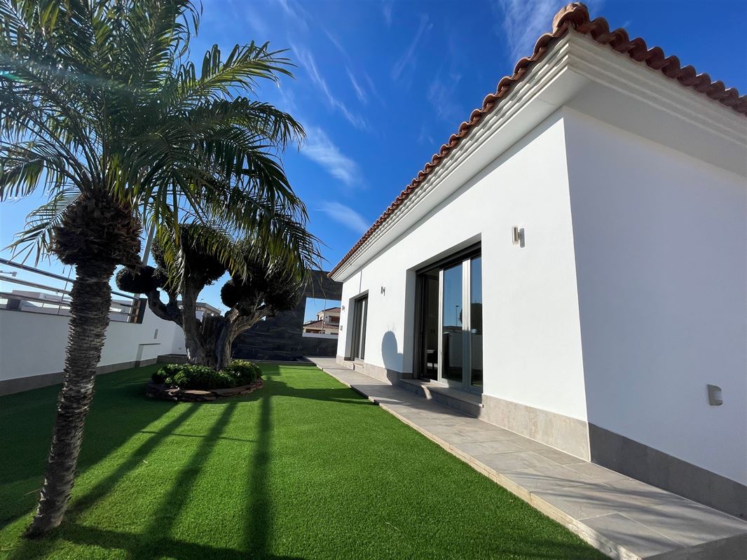 Prachtige villa met 5 slk | 6 badk | zwembad | ondergrondse garage