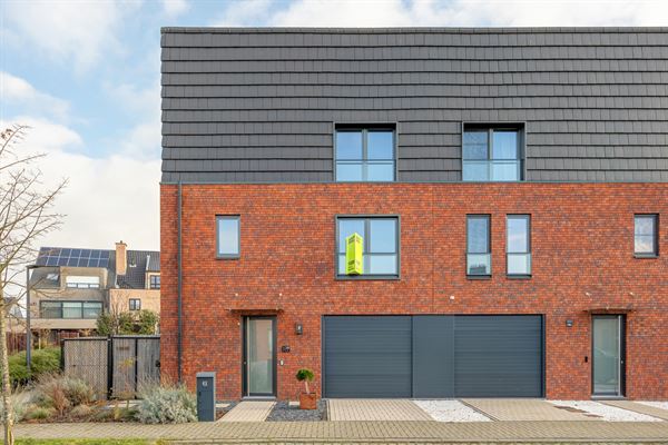Halfopen BEN-woning met vier slaapkamers en garage