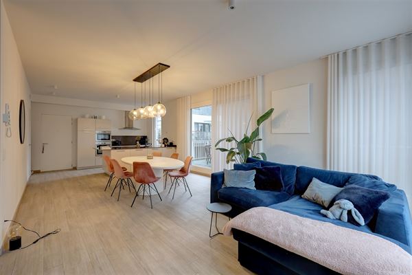 Lichtrijk appartement met twee slaapkamers en terras in centrum Antwerpen