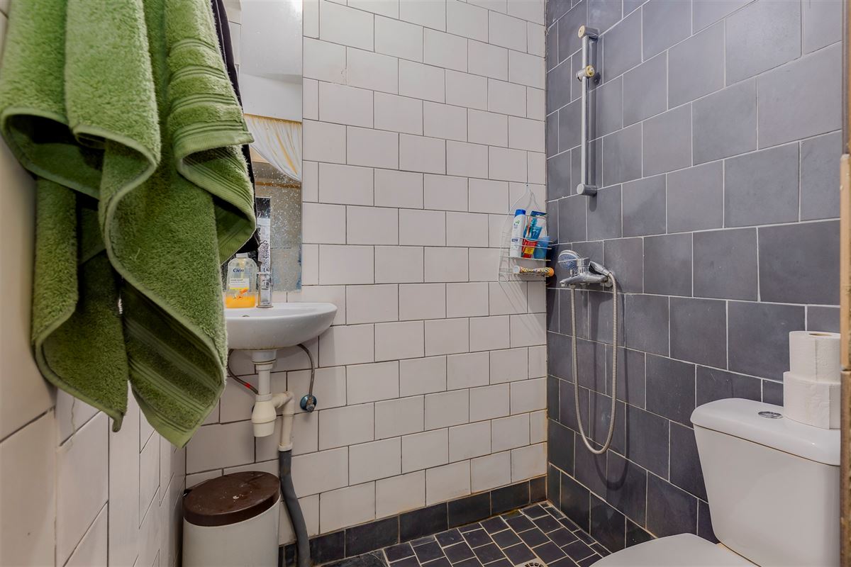 Ruime op te frissen woning met mog 4-5 slk te Berchem