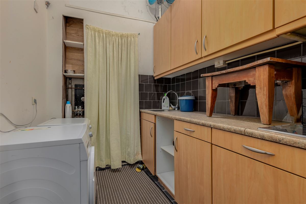 Ruime op te frissen woning met mog 4-5 slk te Berchem