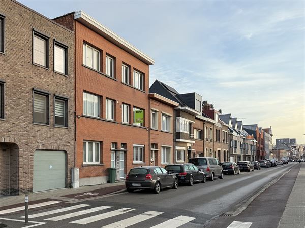 Te renoveren appartement in centrum Wilrijk