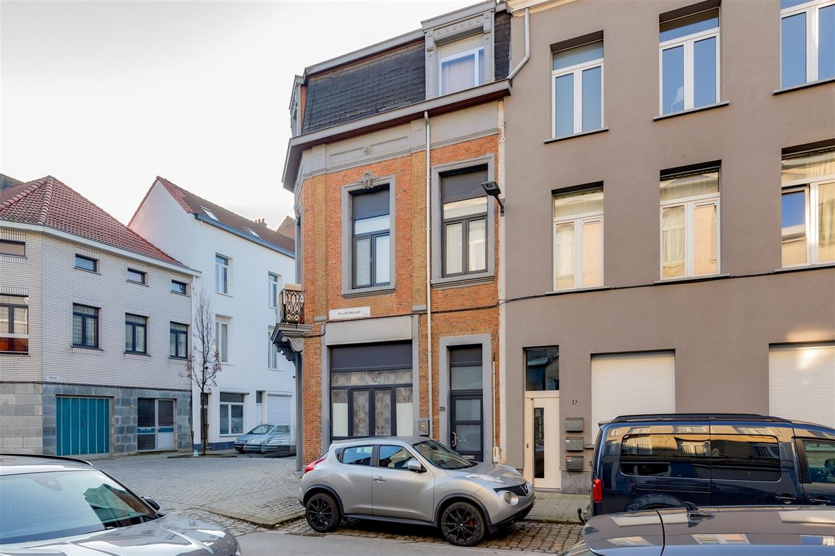 Ruime op te frissen woning met mog 4-5 slk te Berchem