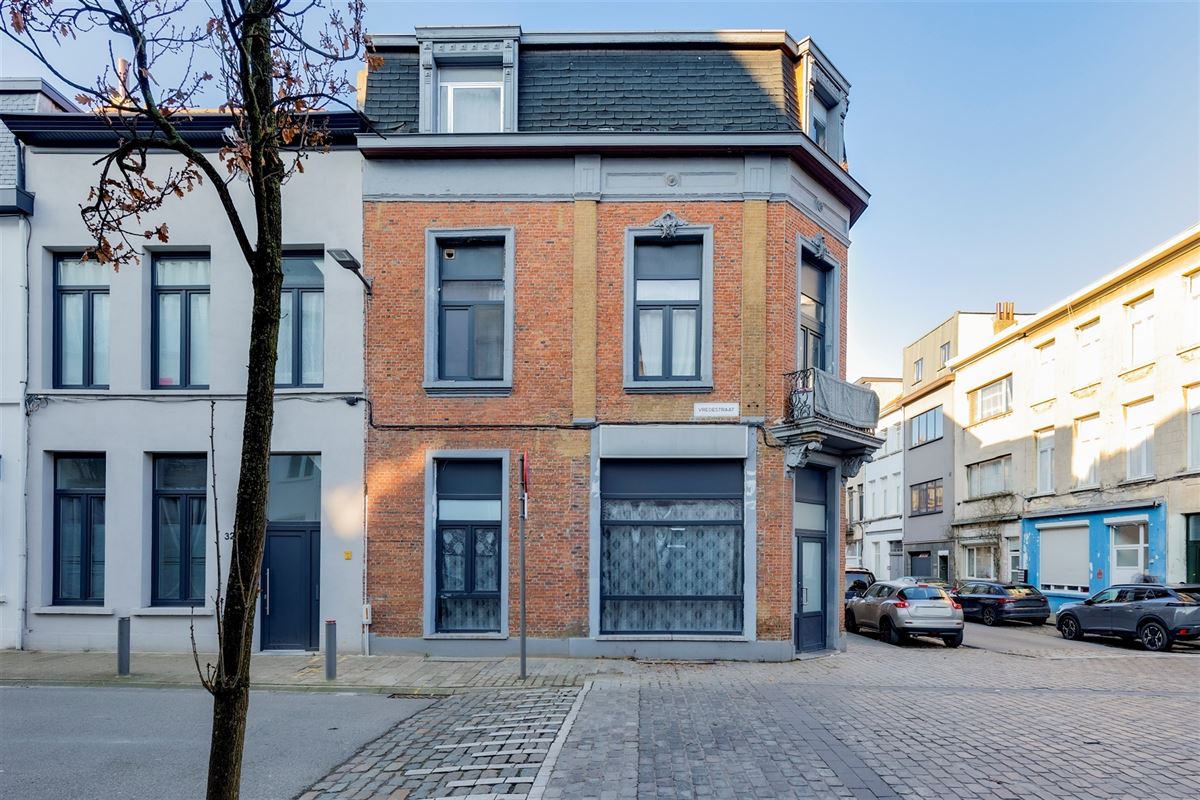 Ruime op te frissen woning met mog 4-5 slk te Berchem