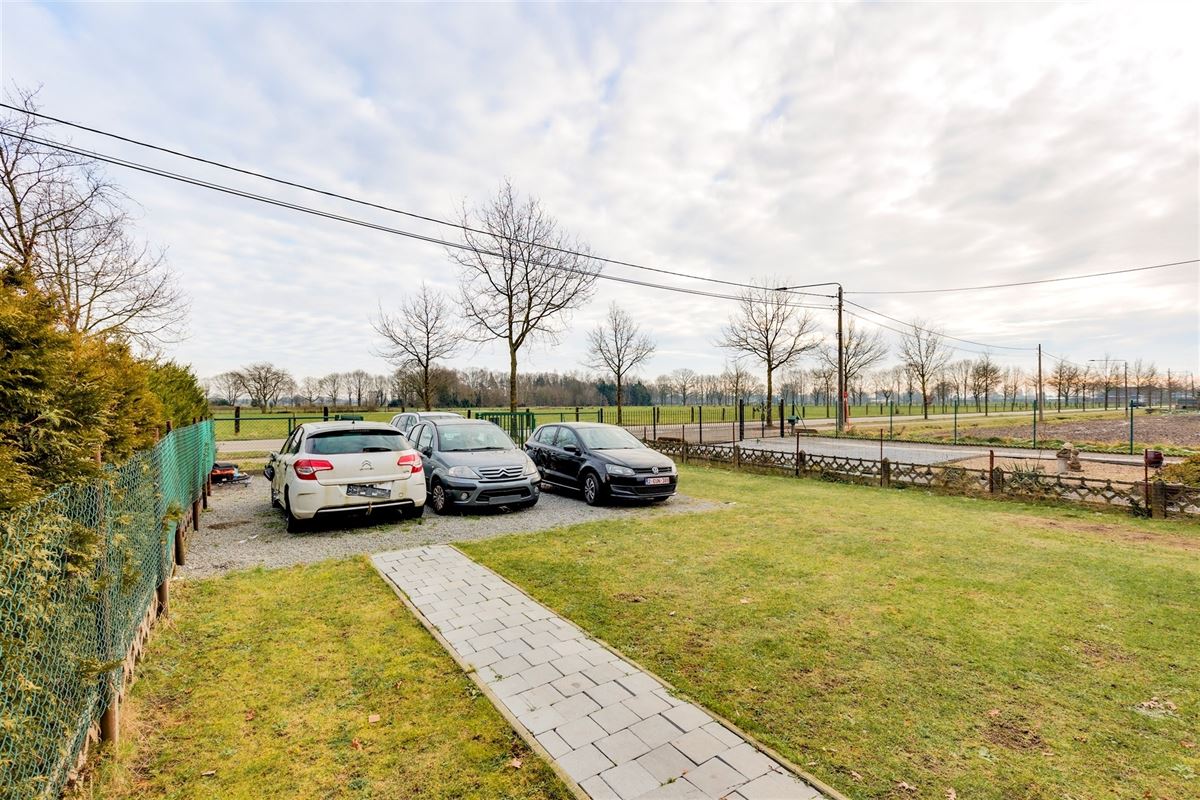 Stijlvolle gerenoveerde halfopen bebouwing met tuin en 3 slaapkamers in Oostmalle