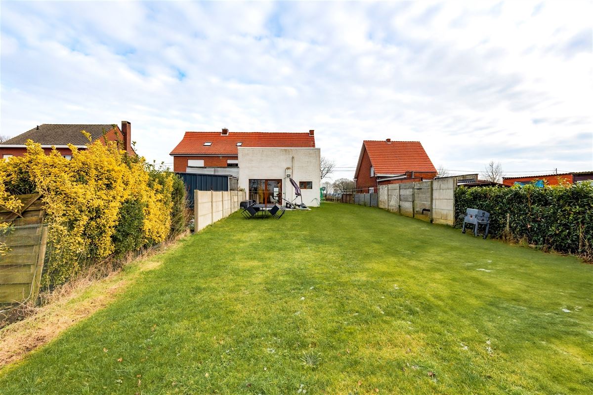 Stijlvolle gerenoveerde halfopen bebouwing met tuin en 3 slaapkamers in Oostmalle
