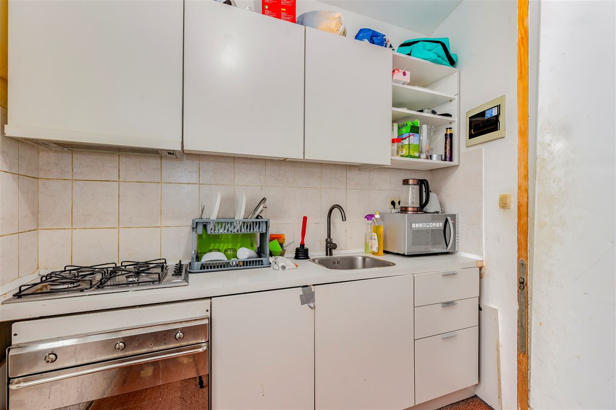 Hoekpand bestaande uit handelsglvl + 6 appartementen
