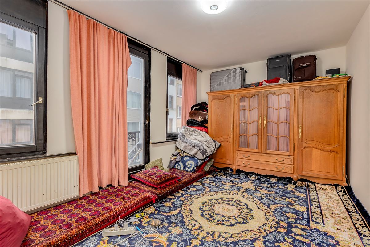 Hoekpand bestaande uit handelsglvl + 6 appartementen