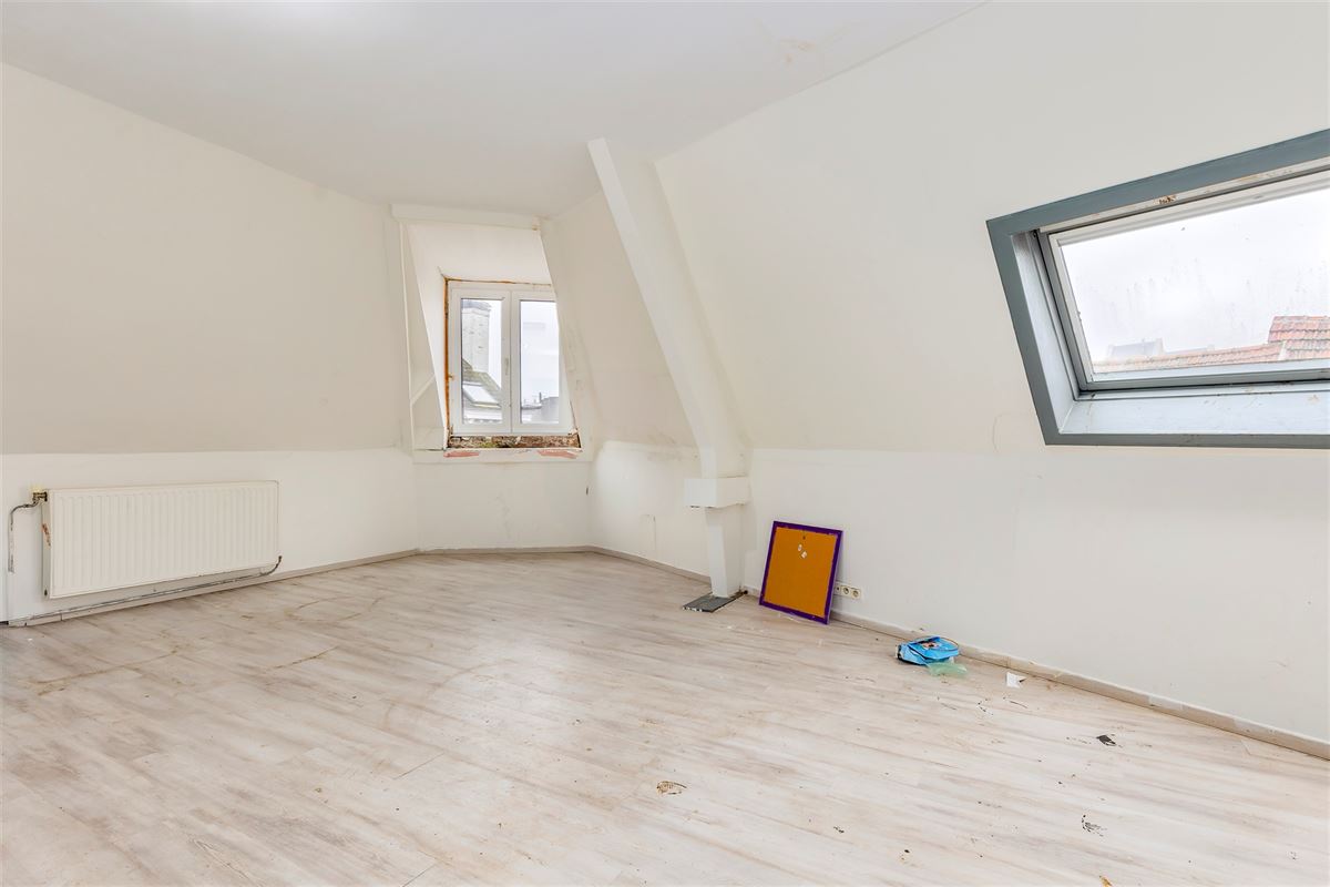 Hoekpand bestaande uit handelsglvl + 6 appartementen