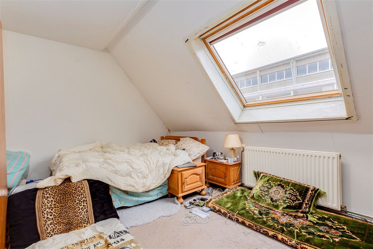 Hoekpand bestaande uit handelsglvl + 6 appartementen