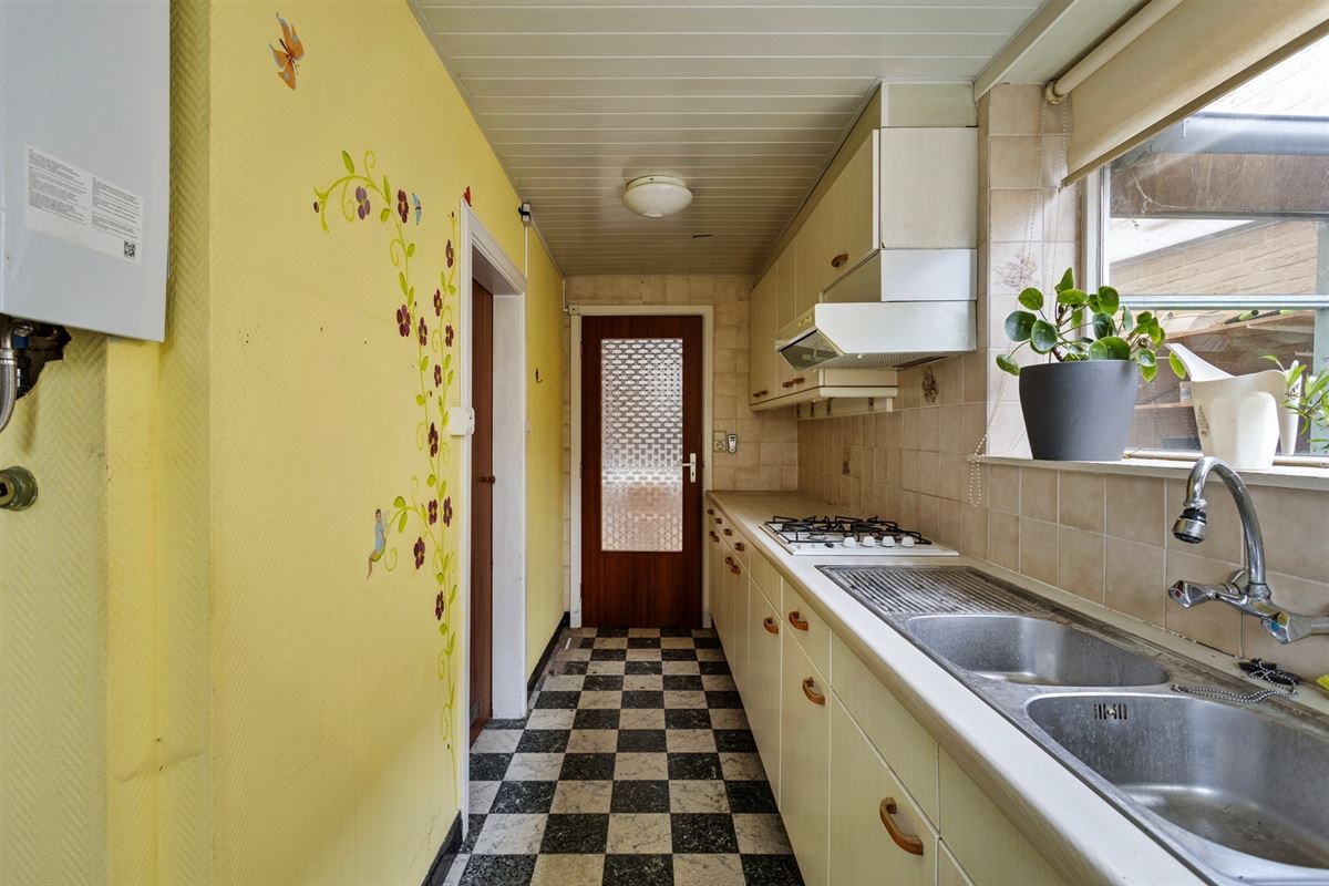Te renoveren huis met tuin (266m²) grens Hove Mortsel