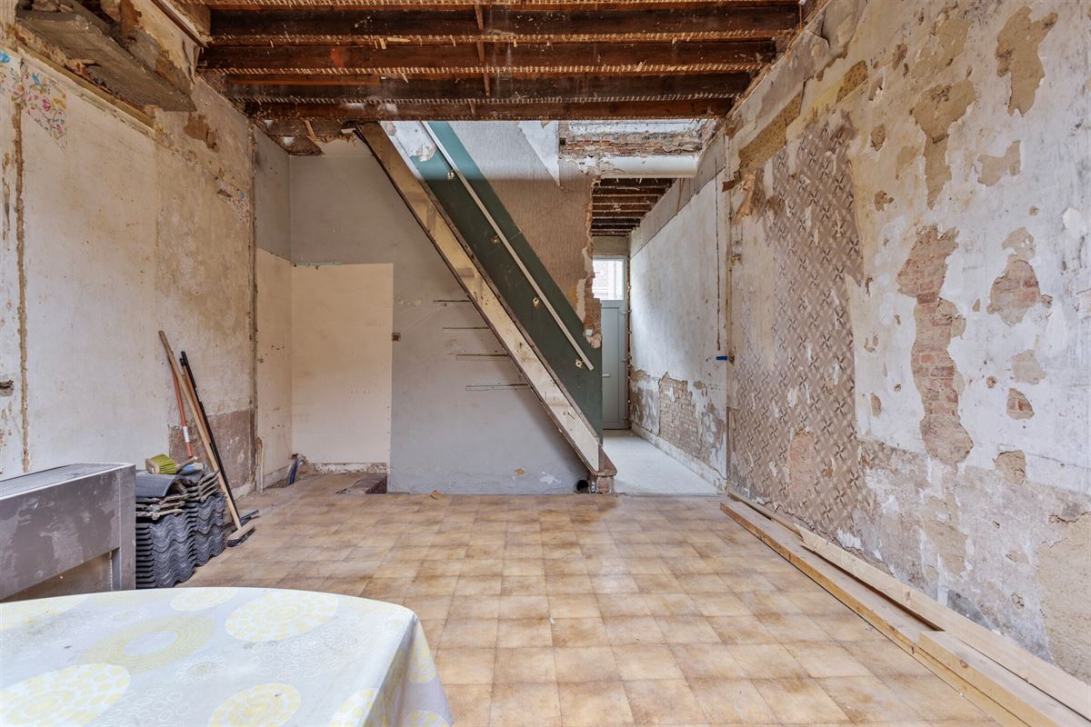 Te renoveren huis met tuin (266m²) grens Hove Mortsel