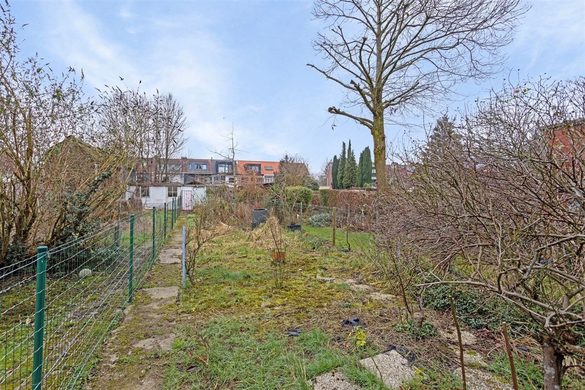 Te renoveren huis met tuin (266m²) grens Hove Mortsel