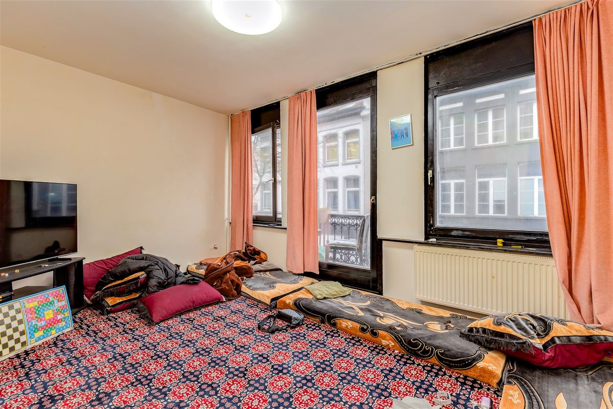 Hoekpand bestaande uit handelsglvl + 6 appartementen
