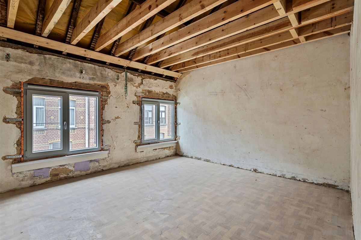 Te renoveren huis met tuin (266m²) grens Hove Mortsel