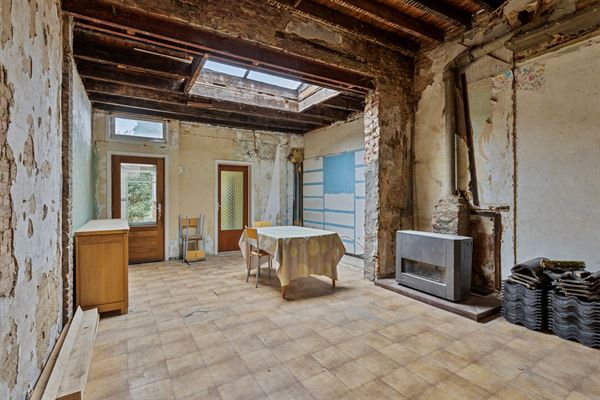 Te renoveren huis met tuin (266m²) grens Hove Mortsel