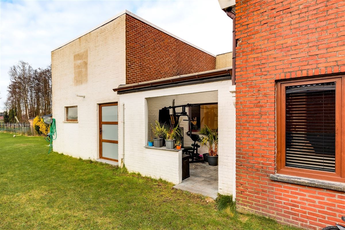 Stijlvolle gerenoveerde halfopen bebouwing met tuin en 3 slaapkamers in Oostmalle