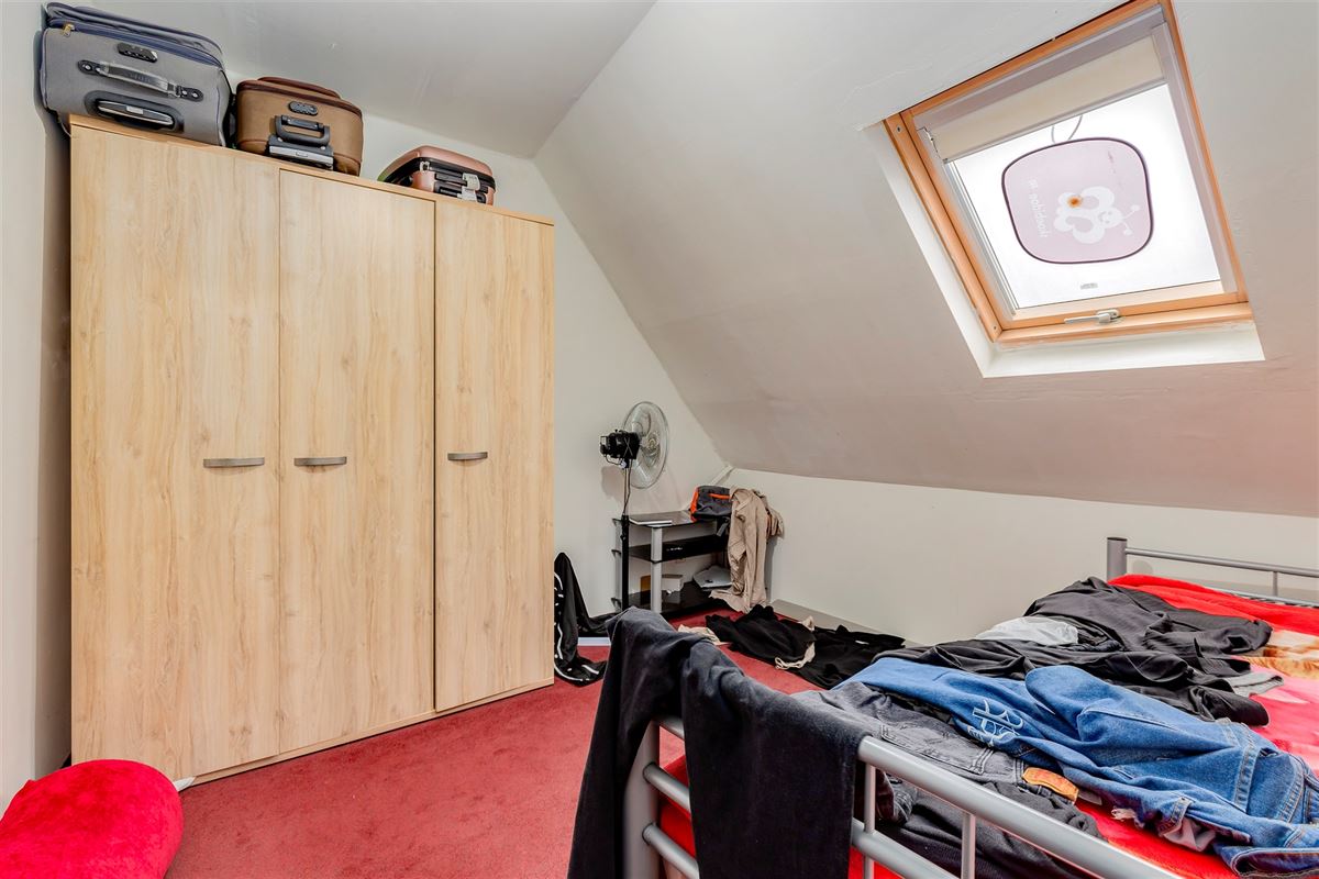 Hoekpand bestaande uit handelsglvl + 6 appartementen