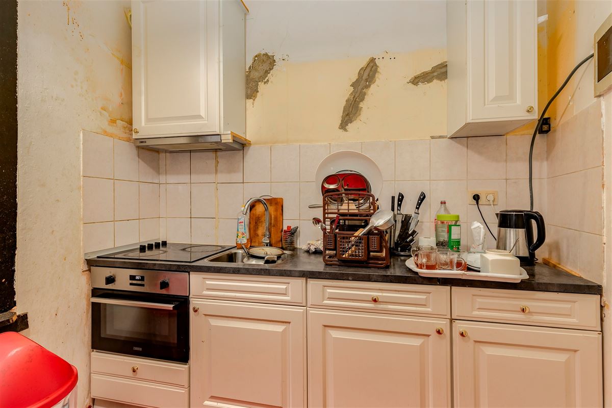 Hoekpand bestaande uit handelsglvl + 6 appartementen