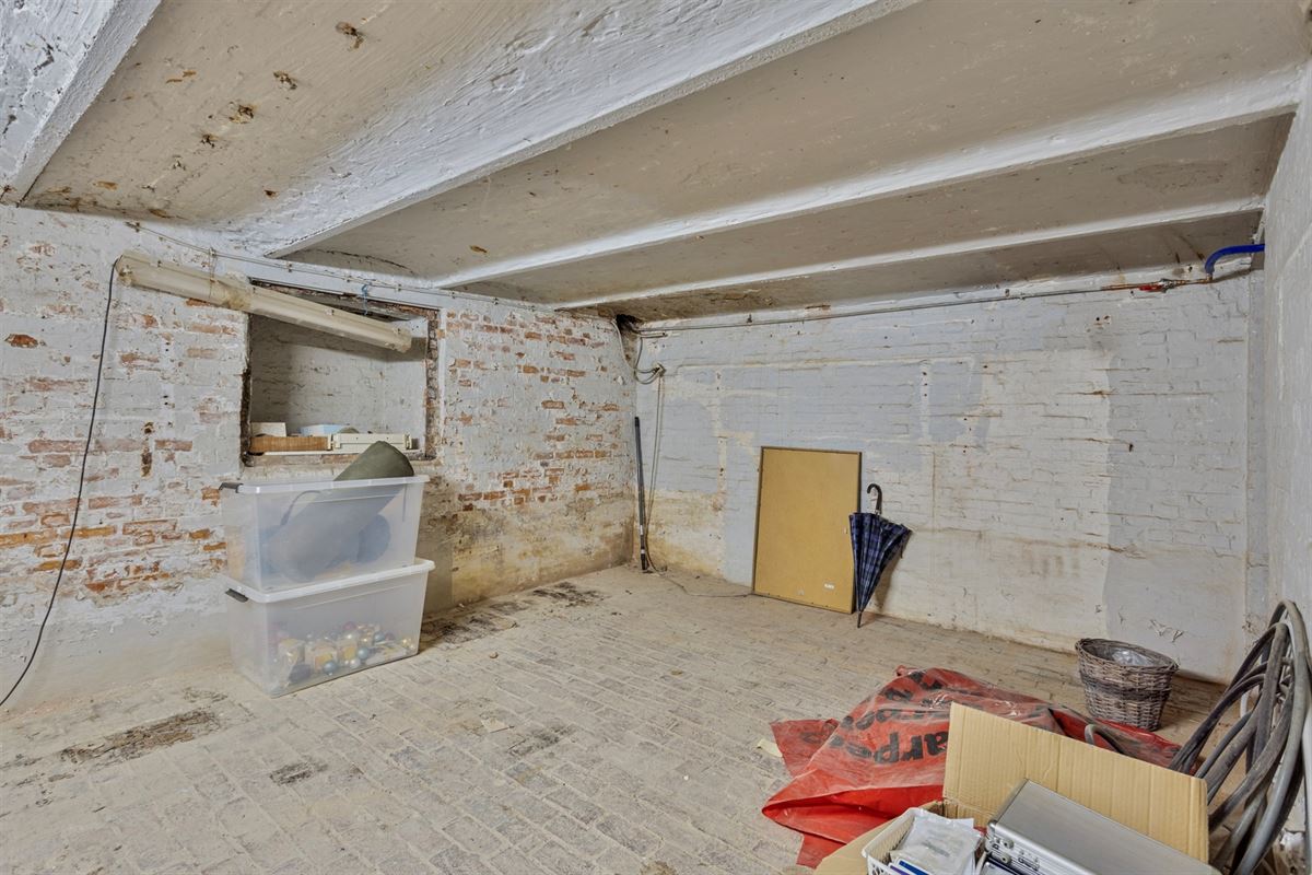 Te renoveren huis met tuin (266m²) grens Hove Mortsel