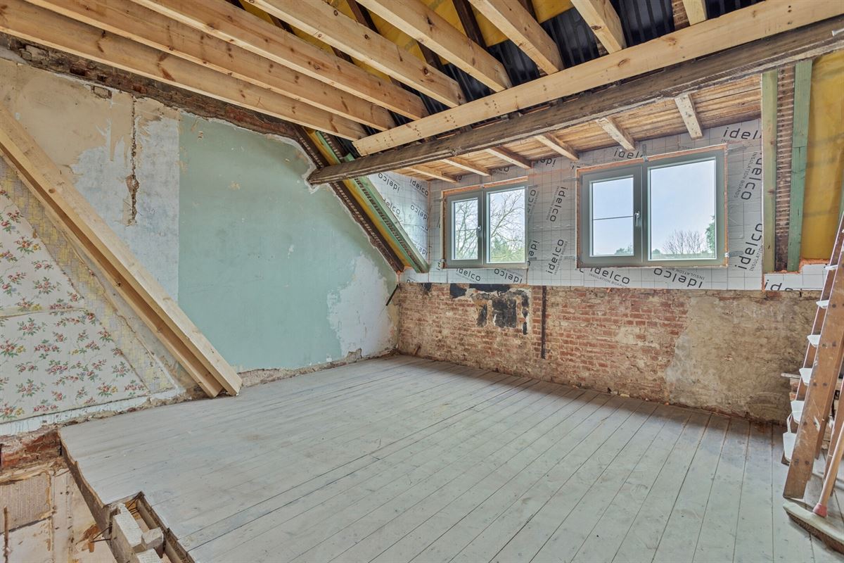 Te renoveren huis met tuin (266m²) grens Hove Mortsel
