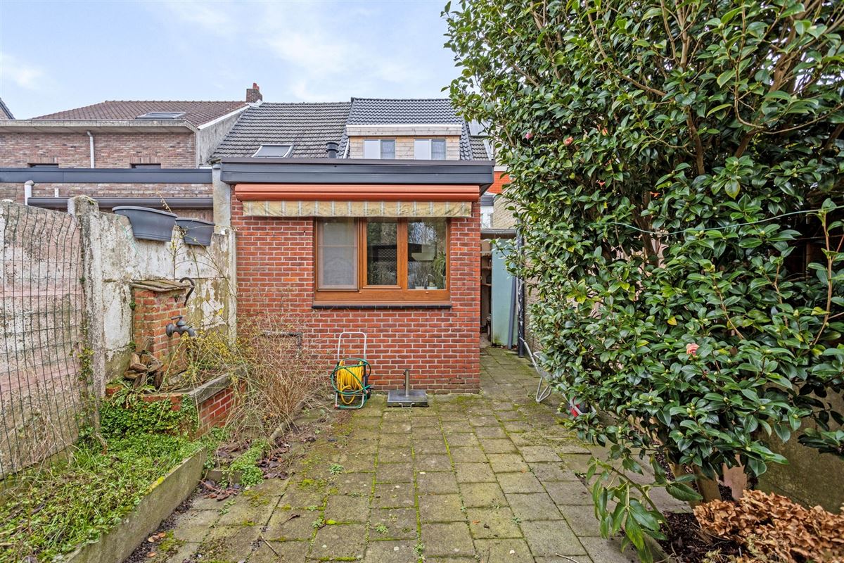 Te renoveren huis met tuin (266m²) grens Hove Mortsel
