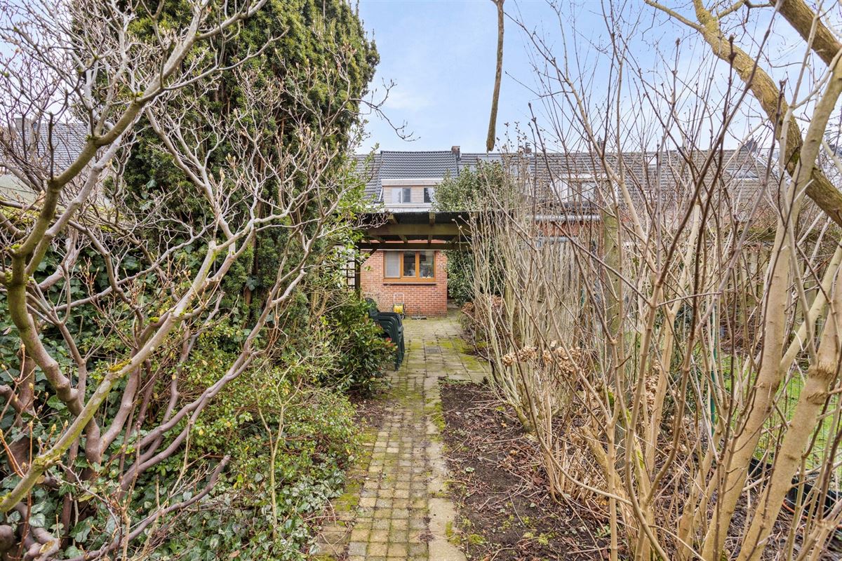 Te renoveren huis met tuin (266m²) grens Hove Mortsel