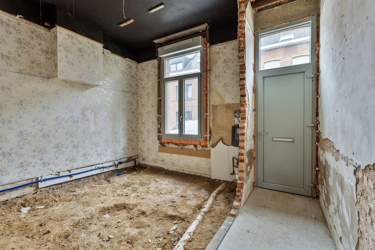 Te renoveren huis met tuin (266m²) grens Hove Mortsel