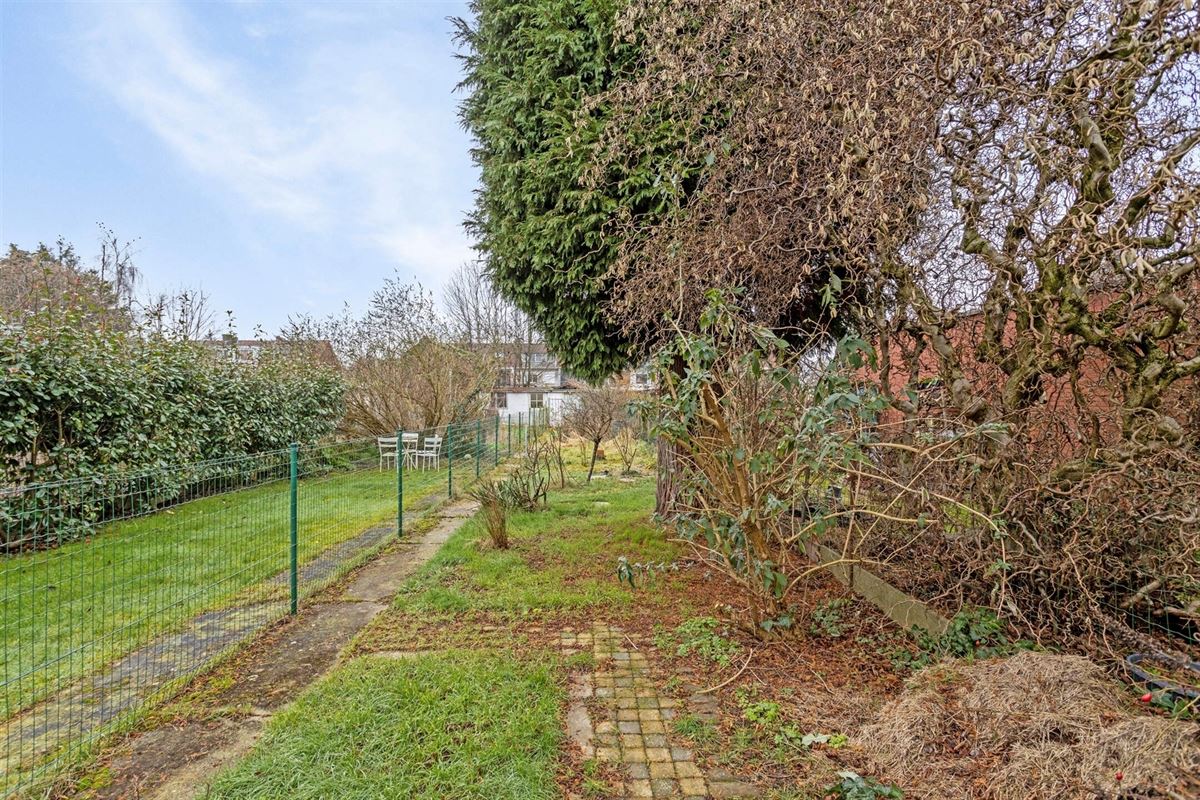 Te renoveren huis met tuin (266m²) grens Hove Mortsel