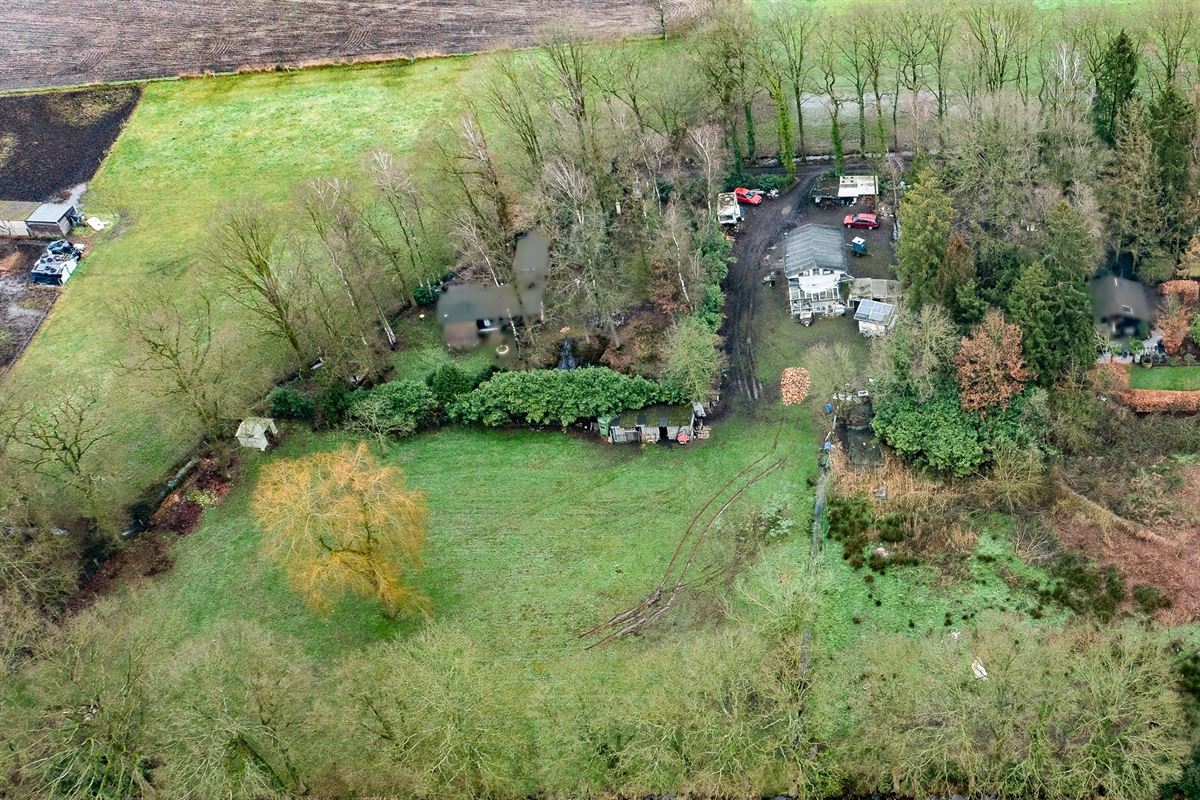 Weekendverblijf (1948m²) met achterliggend weiland (3378m²)