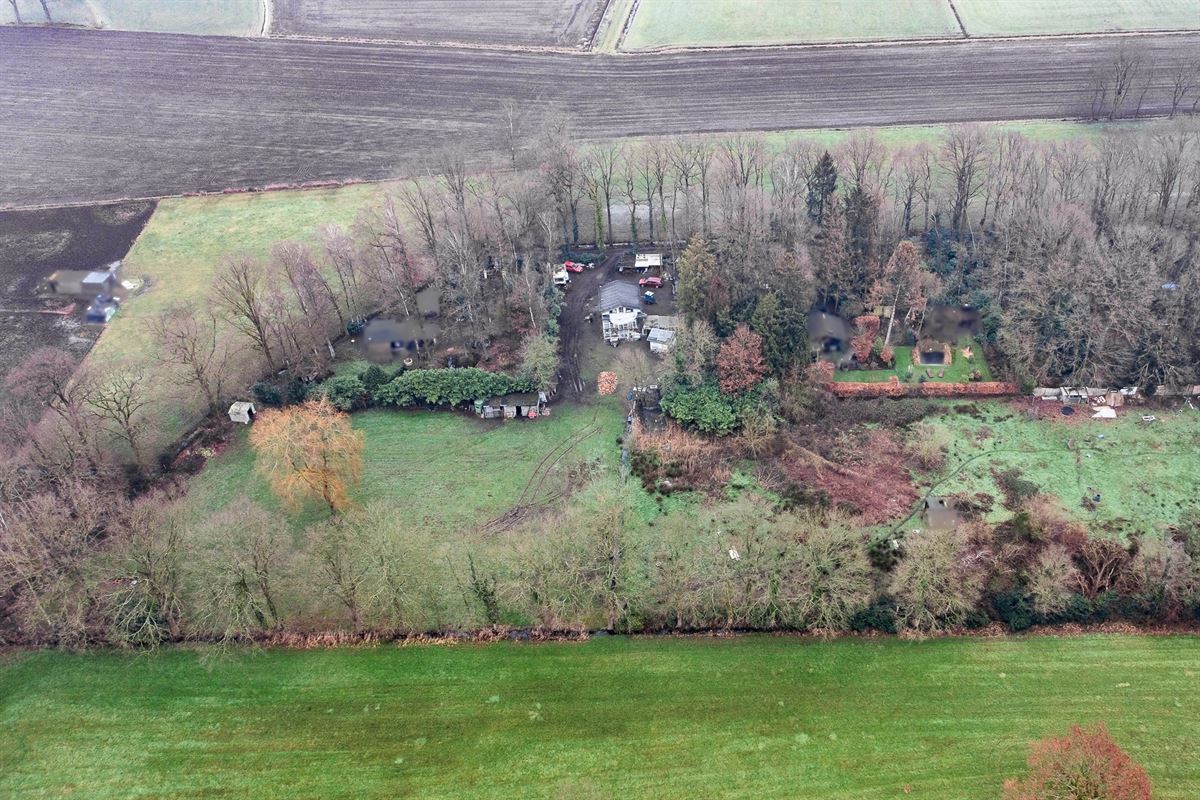 Weekendverblijf (1948m²) met achterliggend weiland (3378m²)