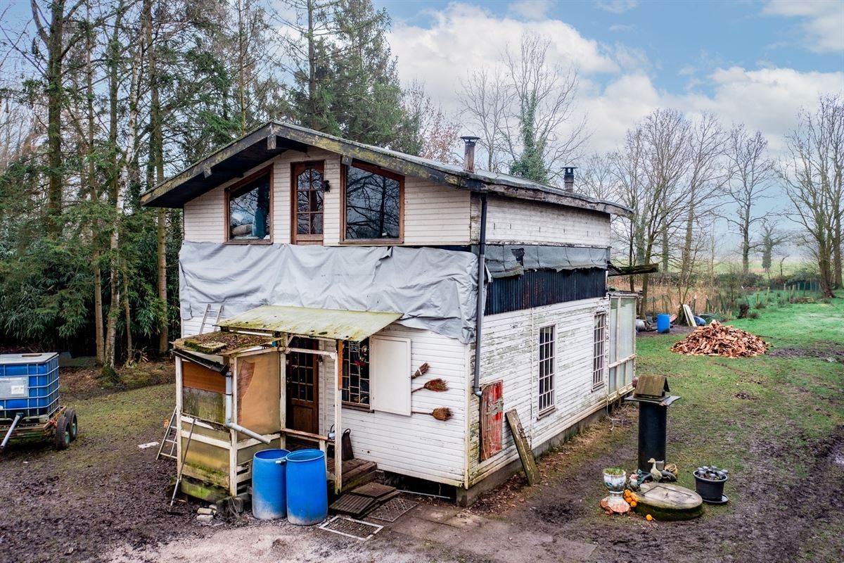 Weekendverblijf (1948m²) met achterliggend weiland (3378m²)
