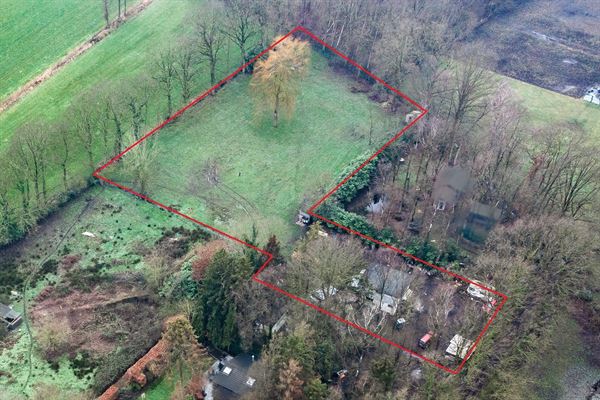 Weekendverblijf (1948m²) met achterliggend weiland (3378m²)