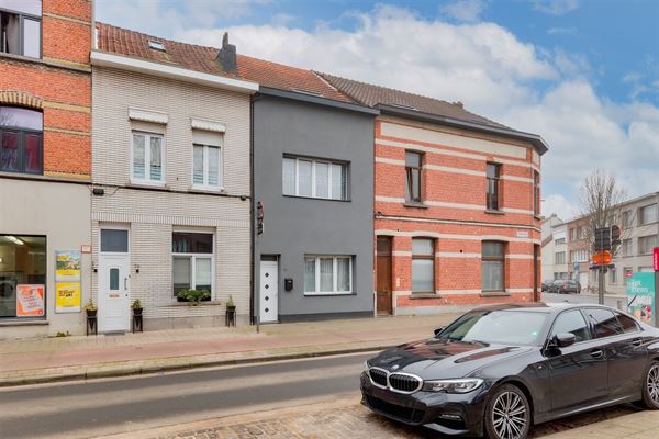 Ruime woning met 4 slaapkamers in Merksem