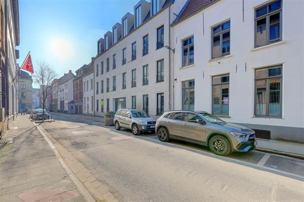 Gelijkvloers kantoor thans ingedeeld als appartement centrum Antwerpen