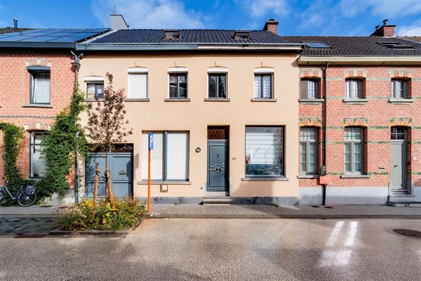 Te renoveren huis te koop met veel mogelijkheden