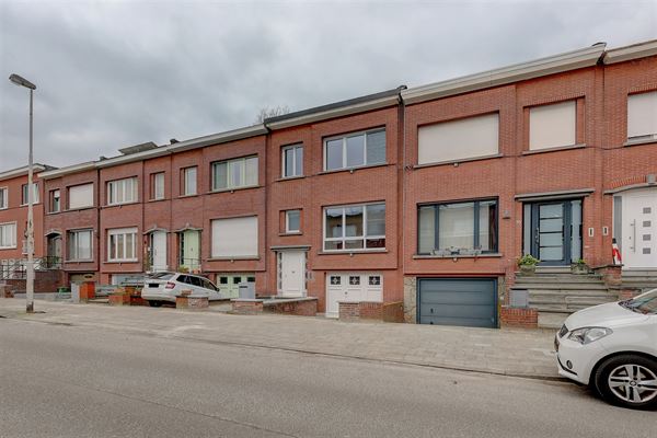 Gerenoveerd huis met tuin en garage te huur in Wilrijk