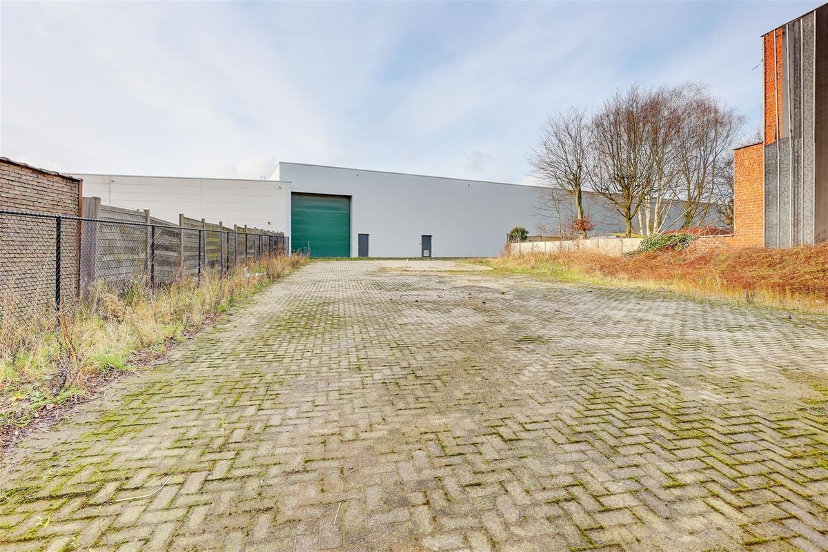 Bouwgrond (454m²) voor halfopenbebouwing in Neerland te Wilrijk