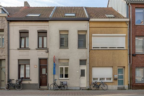 Te renoveren woning met drie slaapkamers te Mechelen