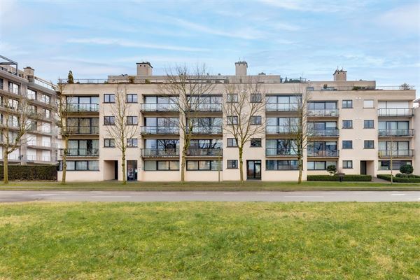 Instapklaar appartement met twee terrassen